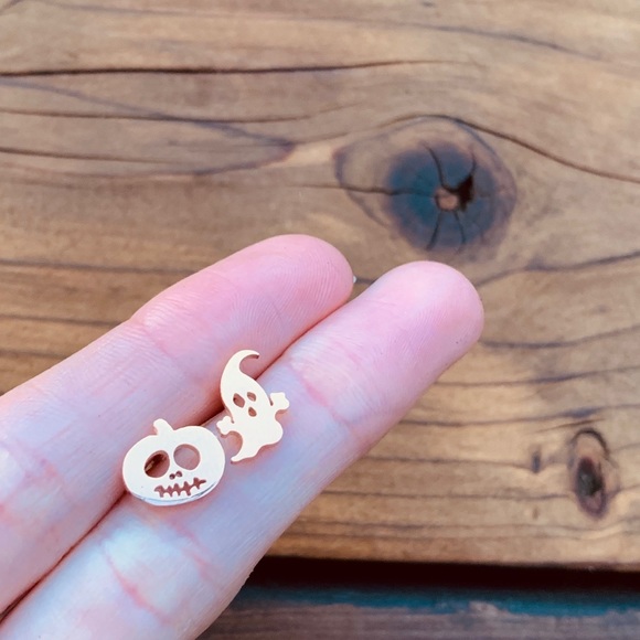 SPOOKY SILVER Stud Halloween Earrings With Gift Bag - Picture 6 of 7